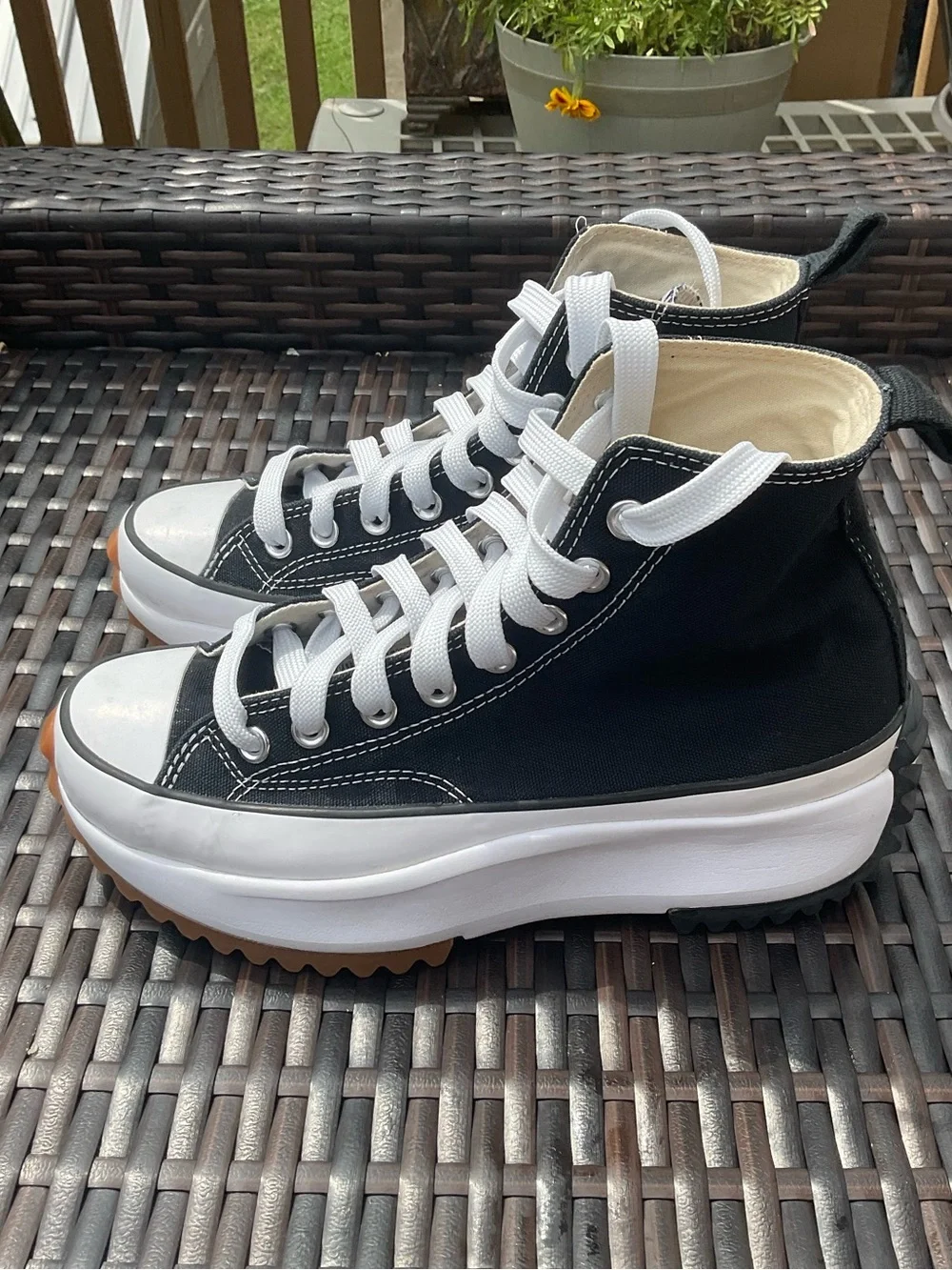 Converse Run Star Platform Sneaker In Excellent Condition. Women’s 8.